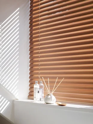 Beispielbild: Sonnenschutz im Badezimmer