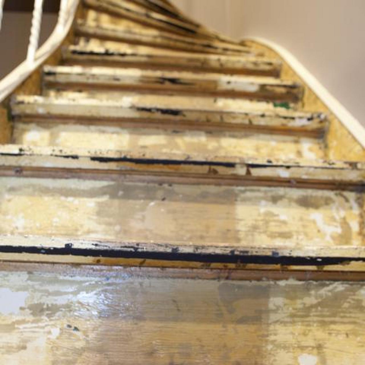 alte Farbe von Treppen entfernen 